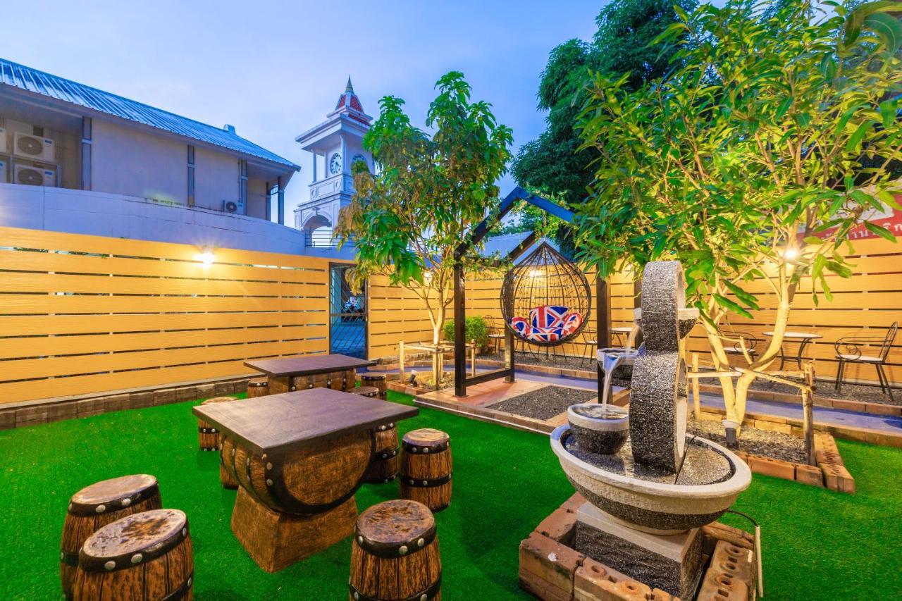 Marco Polo Phuket Poshtel & Bistro Exterior foto