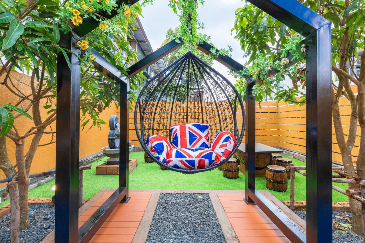 Marco Polo Phuket Poshtel & Bistro Exterior foto